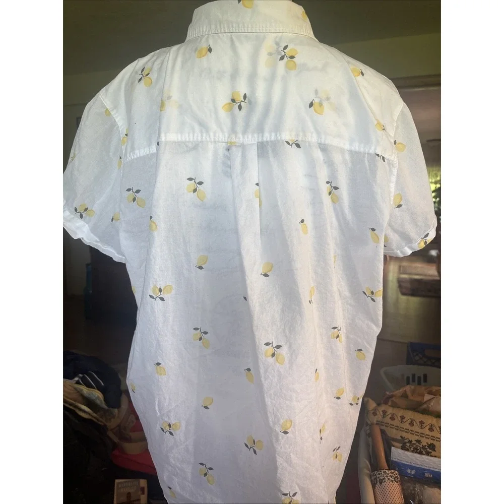 St Johns Bay Short Sleeve Collared Button Up White With Lemons Size XL - Picture 2 of 5